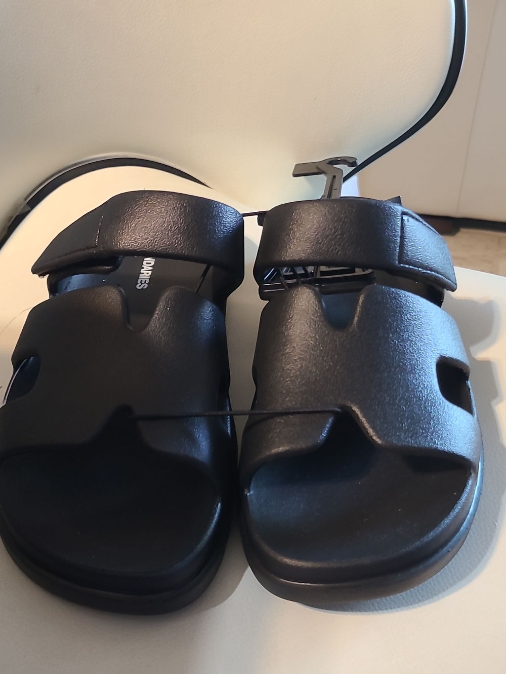 No Boundaries Black Slide Sandals with Adjustable Strap - Picture 2 of 4